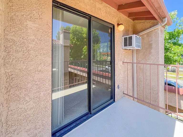 3902Howard — Photo 17