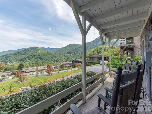 21 Flint Ln, Maggie Valley, NC 28751