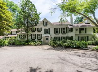 450 Oyster Bay Rd, Locust Valley, NY 11560