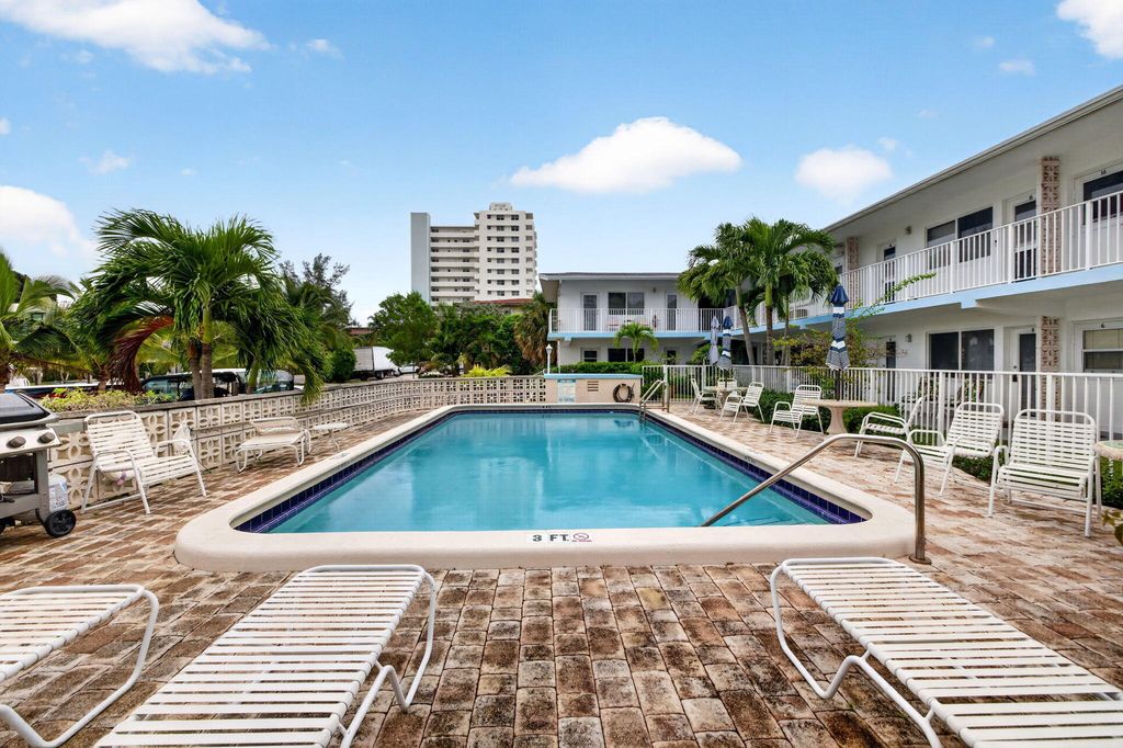 3232 Canal Drive, photo 2