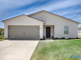 121 Olde Hearth Rd, New Market, AL 35761