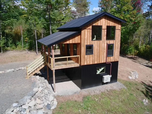 32 Monument Road, Abbot, ME 04406