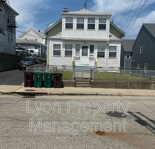 568 Elm St #1 — Photo 1