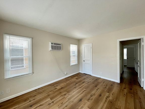 4th image of 4827 Eagle Rock Blvd