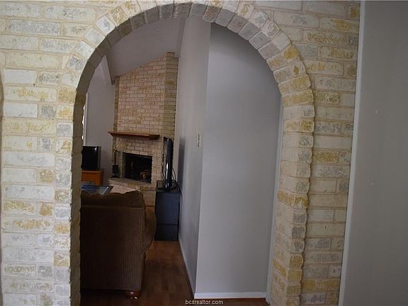 4th image of 3016 Adrienne Dr