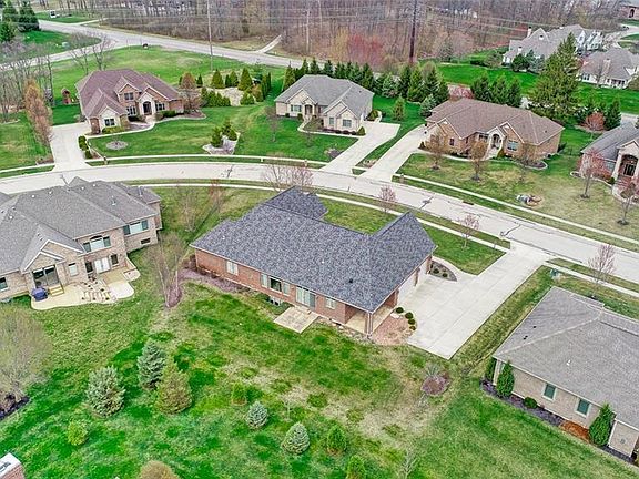 2nd image of 204 Stratford Ln