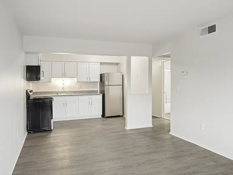 Maple Grove Apartments — Photo 3