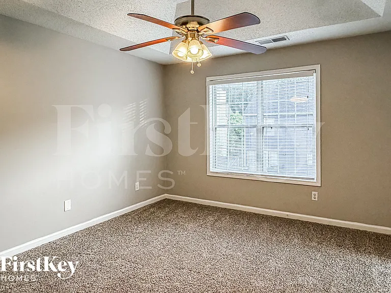 2701 Chadwick Ln NW — Photo 9