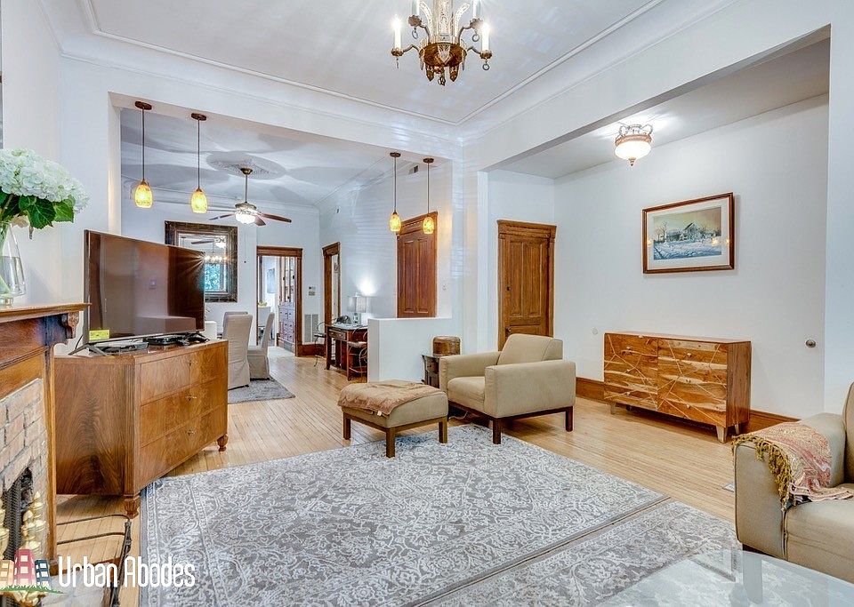 1st image of 931 W Newport Ave APT 1