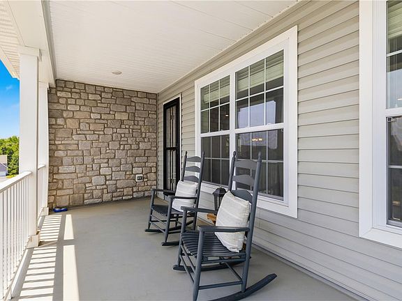 4th image of 5052 Bellflower Dr