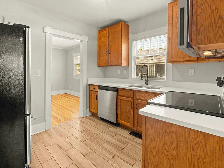 202 N Hooker St — Photo 10