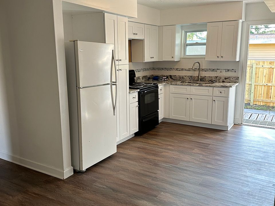 2nd image of 1148 7th St NW