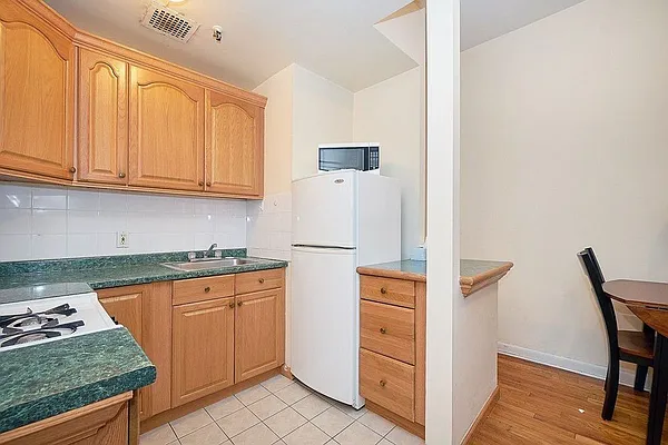 Rented by Your Vanity Realty | media 27