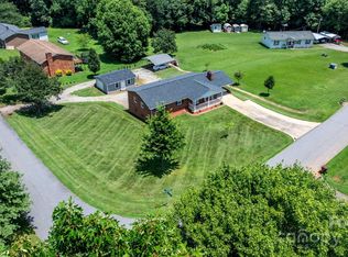 100 Pinecrest Ct, Taylorsville, NC 28681