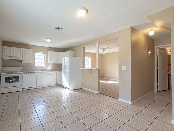 3rd image of 7561 Windsor Oaks