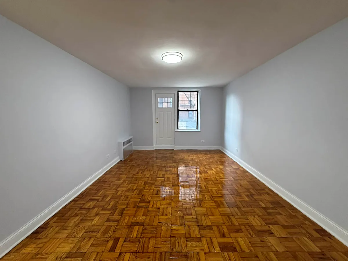Building Photo - 950 Rutland Rd #212