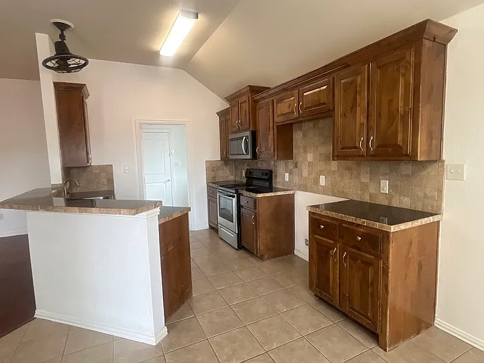 1005 Winding Rd — Photo 11