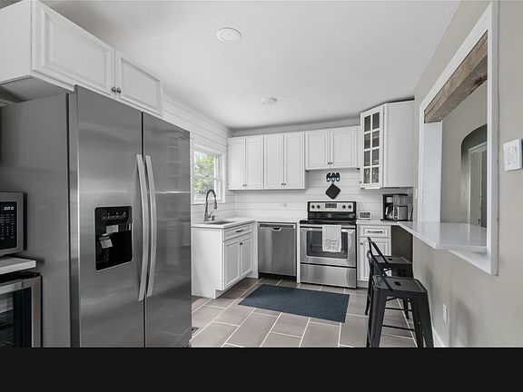4th image of 288 Rosemont Gdn