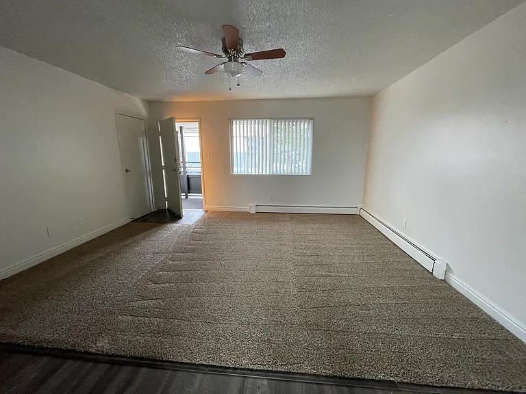 Sunset Ridge Apartments — Photo 9
