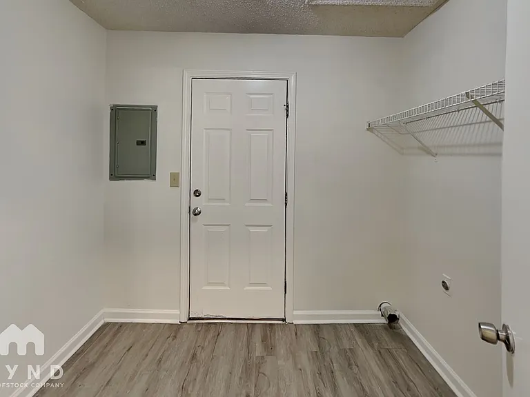 5561 Northcut Dr — Photo 24