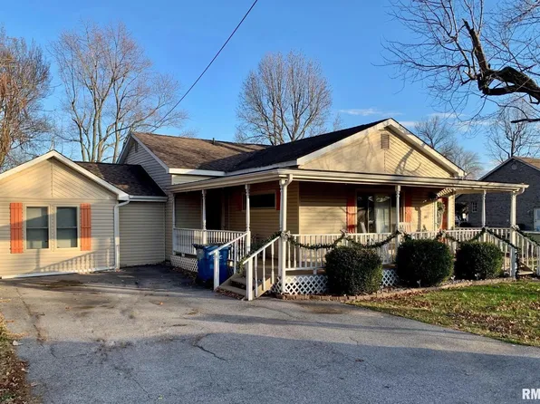 604 N Broadway St, Sesser, IL 62884
