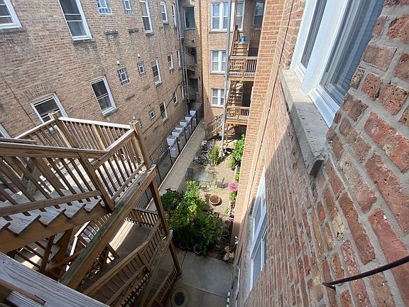4th image of 3249 W Barry Ave #3