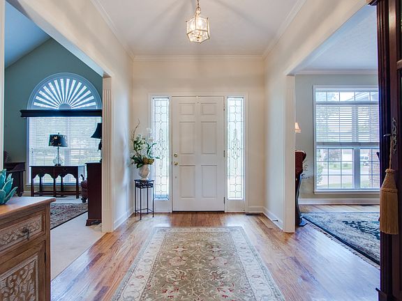 5th image of 155 Woodlake Dr