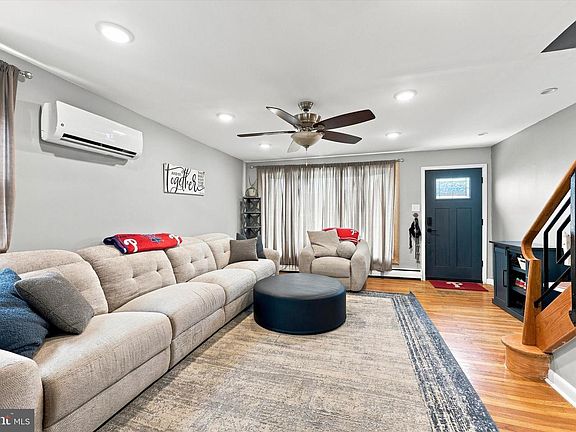 5th image of 1031 Loney St