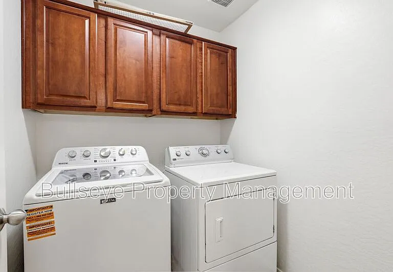 21069 N Jocelyn Ln — Photo 16