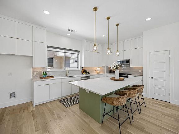 5th image of 1917 Landon Ln