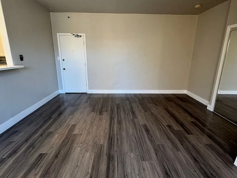 250 N Kenmore Ave #203 — Photo 4