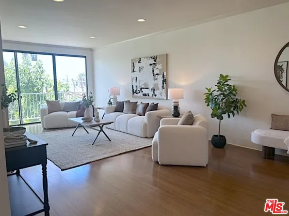 8455 Fountain Ave Unit 302, West Hollywood, CA 90069
