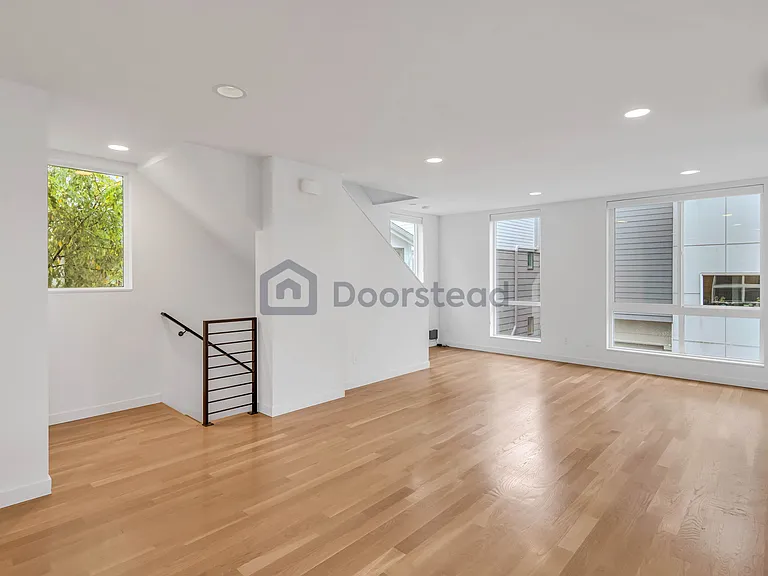 4226 Evanston Ave N — Photo 8