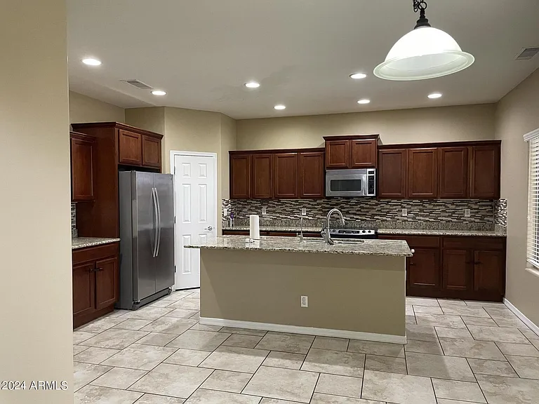 2018 W Davis Rd — Photo 8