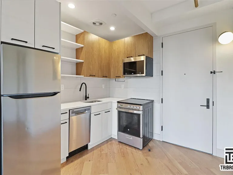 417 E 135th St #4F — Photo 3