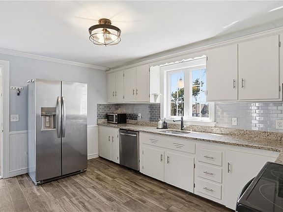 3rd image of 17 Goulart Ave