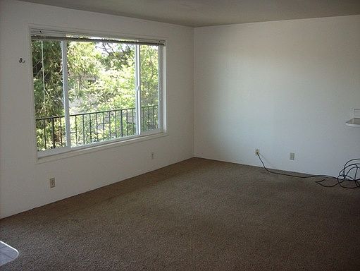 2nd image of 3012 Willamette St APT 4