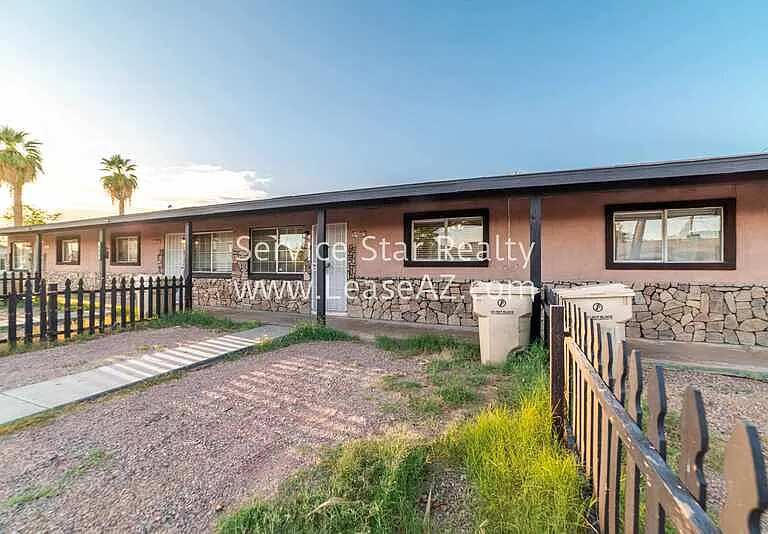 5460 W Palmaire Ave — Photo 2