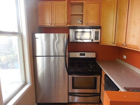 3rd image of 528 N Hartland Ct
