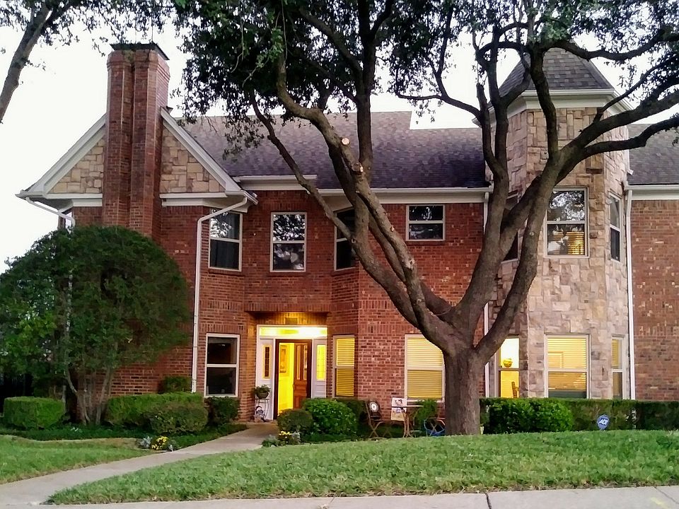 1st image of 2204 Oakwood Ct