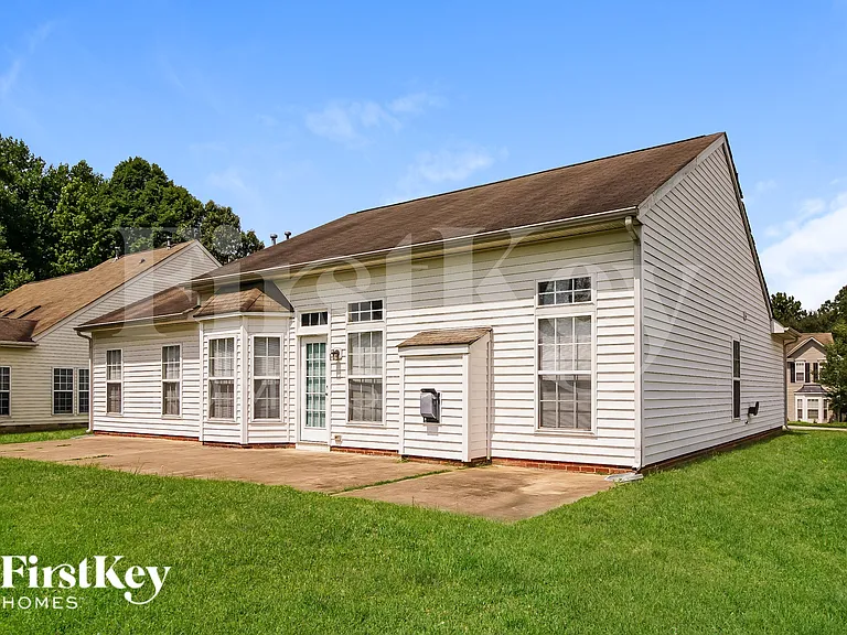 731 Georgie St — Photo 13