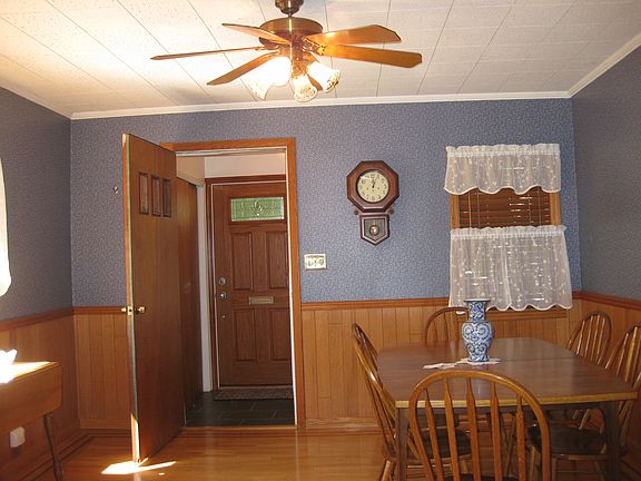 2nd image of 16 Emmett St