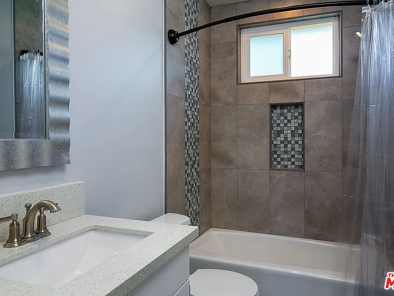 1136 Spazier Ave #10 — Photo 17