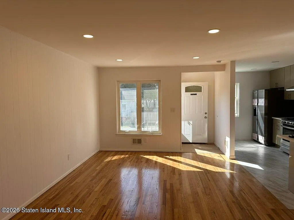 3 bed, 3.0 bath, 1200 sqft, $3,500 — Photo 4