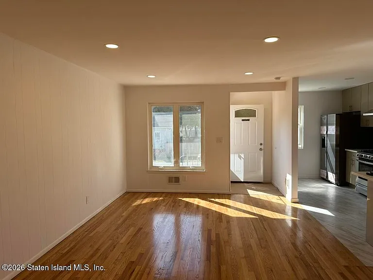 221 Midland Ave — Photo 4