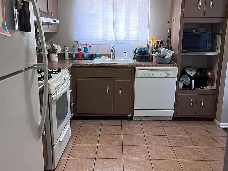66 Van Buren Ave #1 — Photo 2