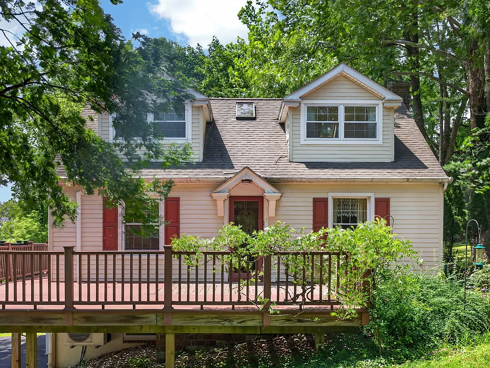 1164 E Schuylkill Rd