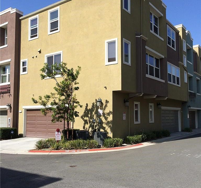 1st image of 221 W Merlot Dr