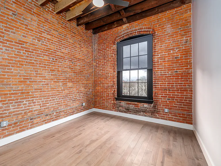 Hotel Street Apartments — Photo 24