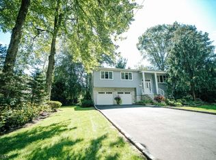 17 Hastings Rd, Berkeley Heights, NJ 07922